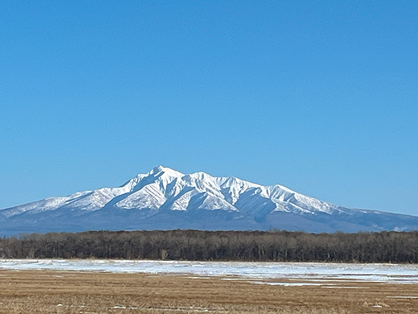 雪解けが進む中での斜里岳 2024年3月10日