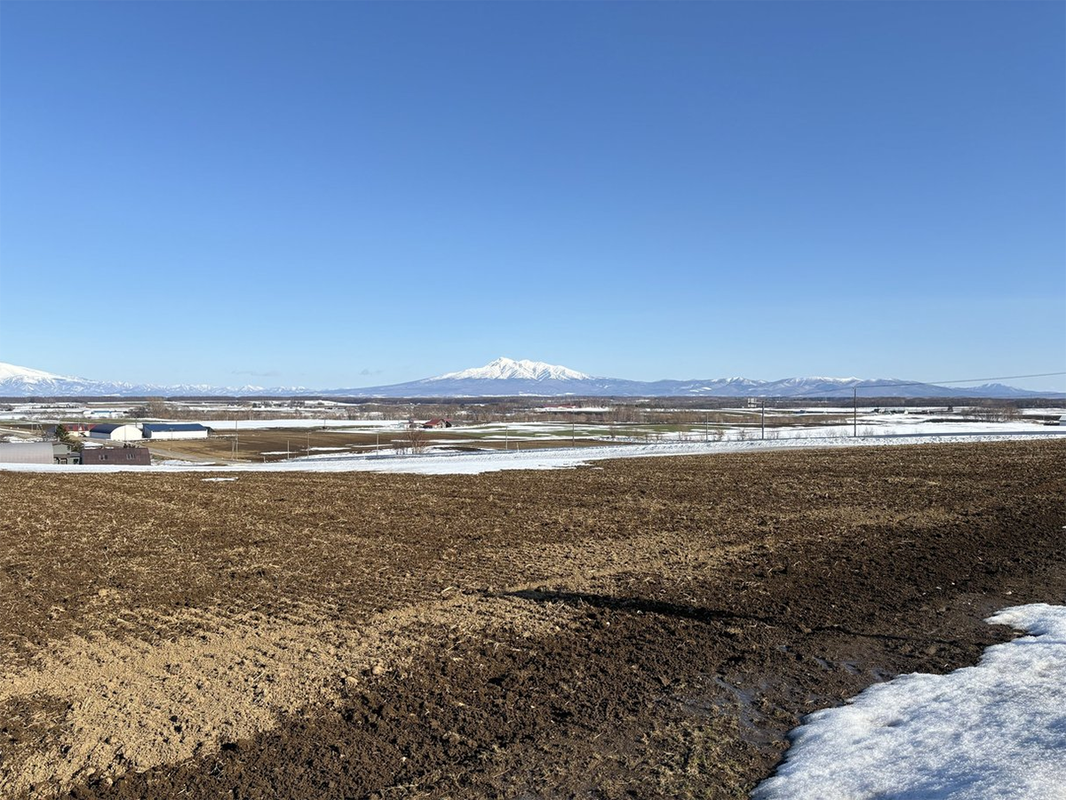 北海道・小清水町から見える斜里岳 2024年3月27日