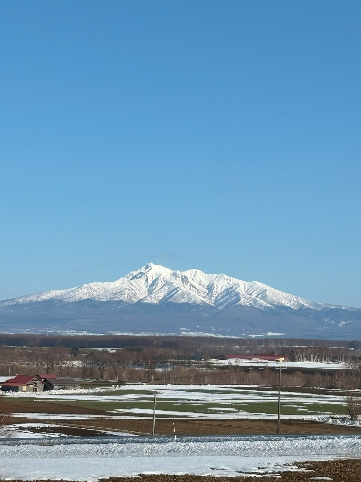 北海道・小清水町から見える斜里岳 2024年3月27日
