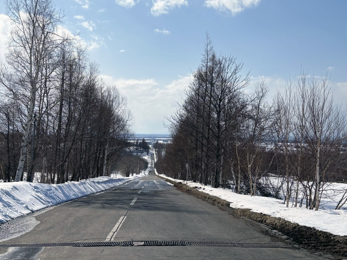 「天に続く道」 （北海道・斜里町）