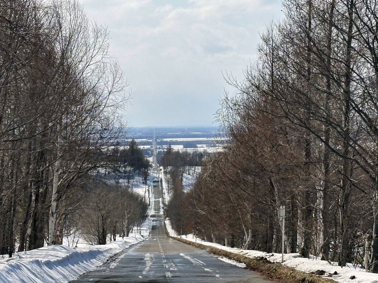 「天に続く道」 （北海道・斜里町）