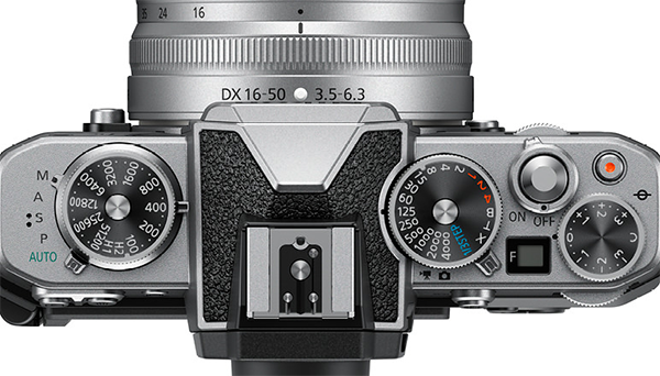 新品 カメラ ミラーレス一眼 ニコン Nikon Zfc ボディー シルバー
