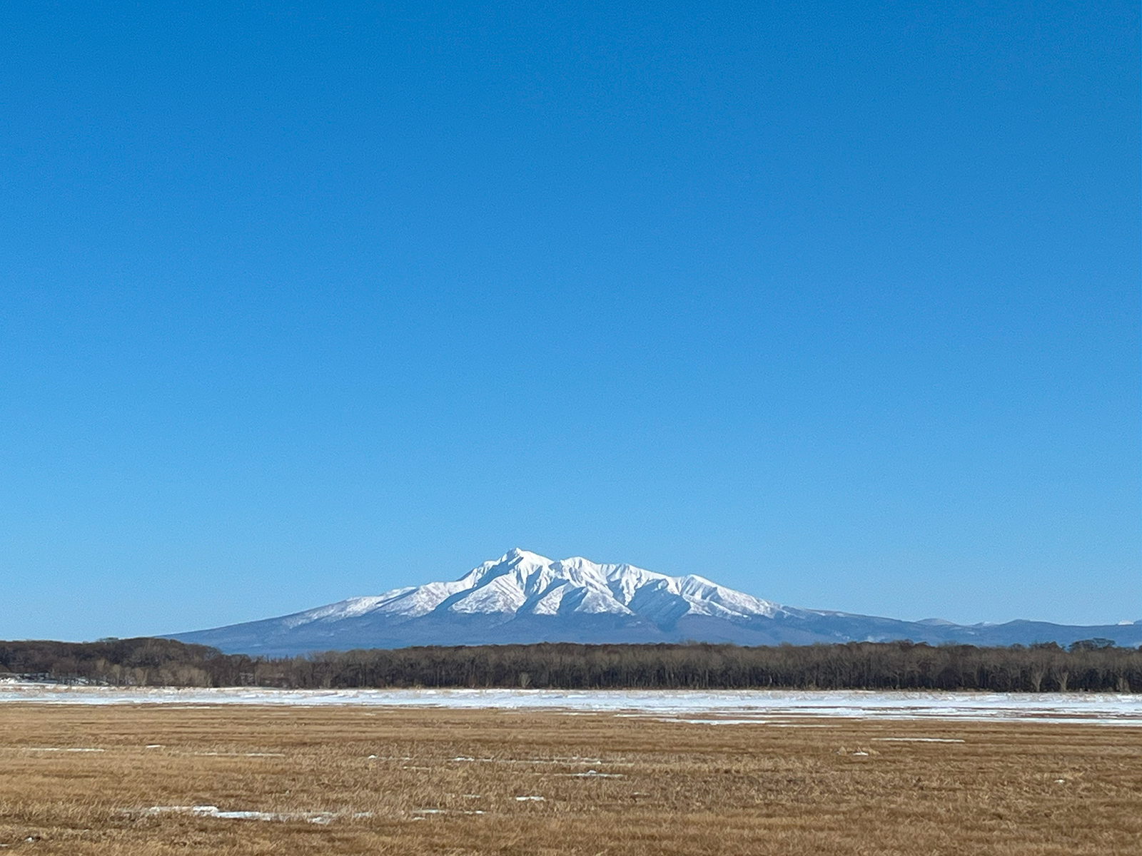 雪解けが進む中での斜里岳 2024年3月10日