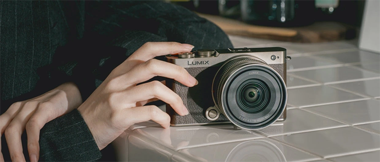 新品 ミラーレスカメラ Panasonic LUMIX S9 チタンゴールド 18-40mm
