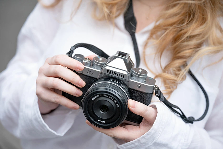 新品 ミラーレス一眼カメラ Nikon ニコン Zf 40mm