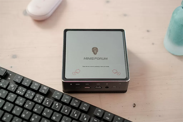 新品 ミニデスクトップパソコン PC MINISFORUM UM700 Ryzen7 3750H Windows11 メモリ 16GB SSD 512GB Wi-Fi6 3画面同時出力